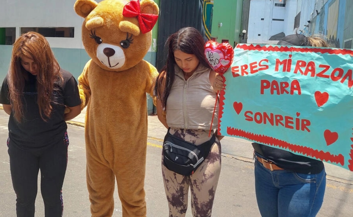 Entre osos y superhéroes: Los disfraces que la policía de Perú ha usado para detener a delincuentes