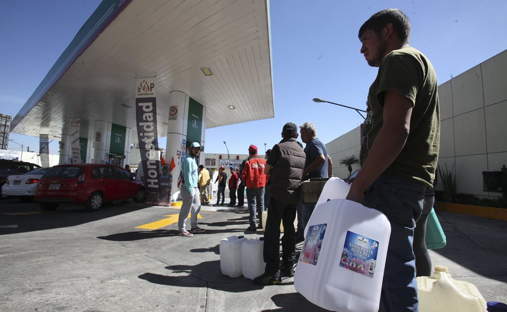 Limitan venta de gasolina para autos en Toluca