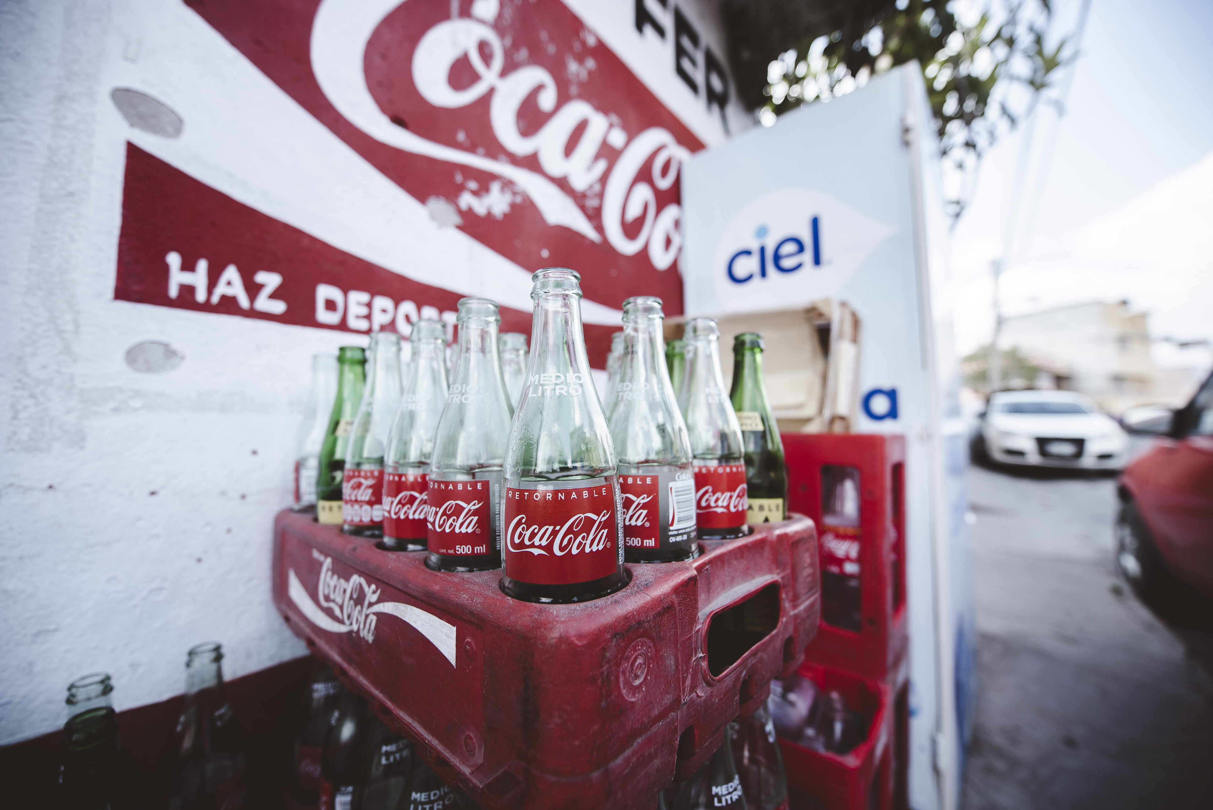 Sube el precio de los refrescos, cigarros y gasolina para 2024 en México: ¿Cuánto costarán?