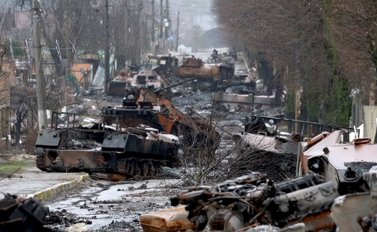 Bucha, el cementerio de cadáveres y tanques quemados en Kiev, que dejaron las tropas rusas