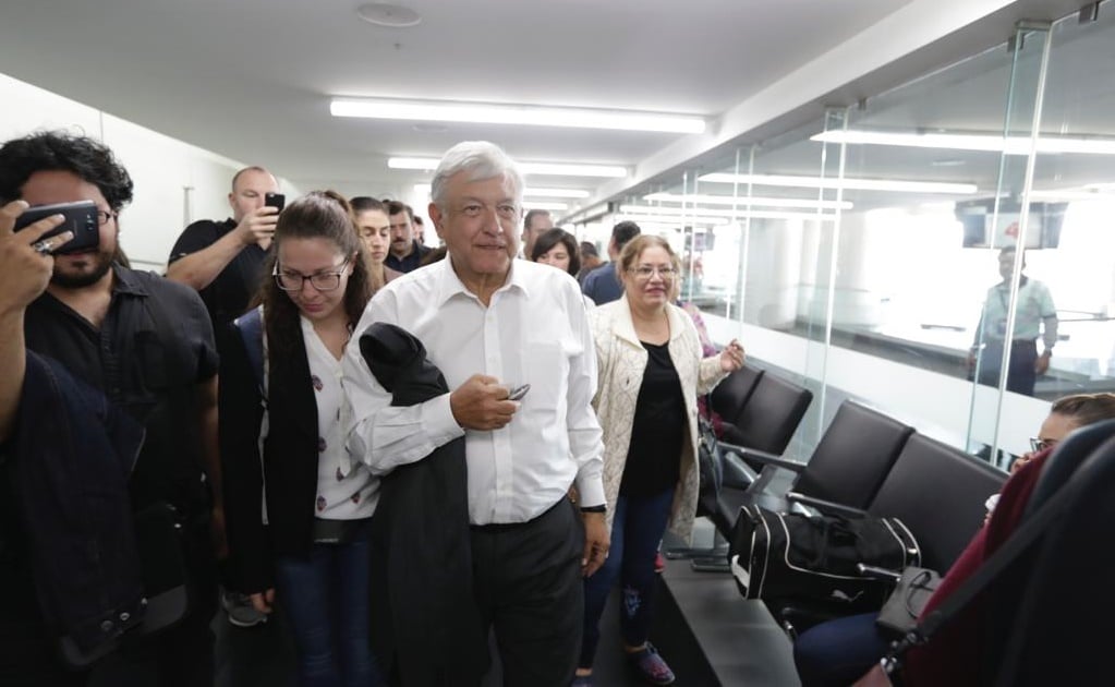 AMLO toma su primer vuelo comercial a Veracruz como Presidente