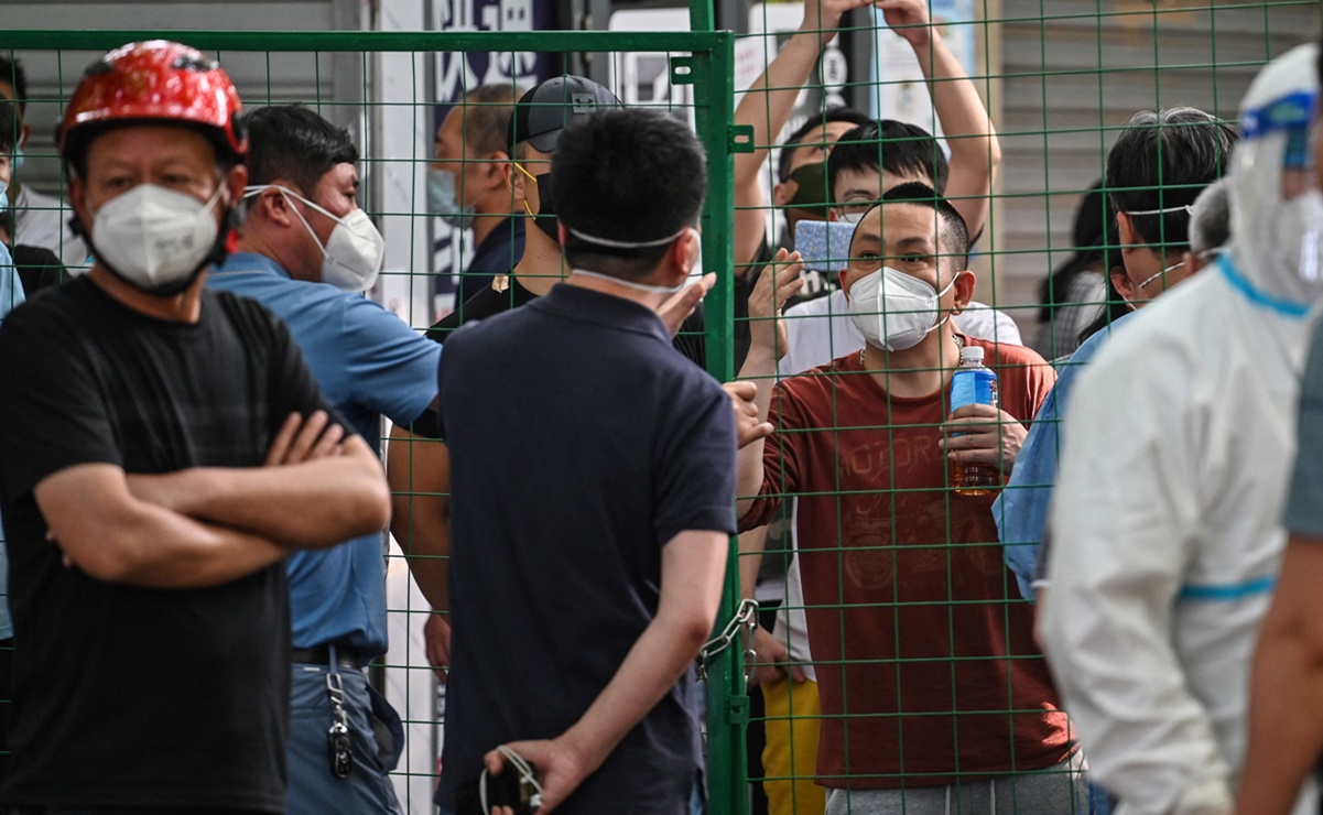 "Ya no podemos más": habitantes de Shanghai enfurecen al ser confinados de nuevo por Covid-19 