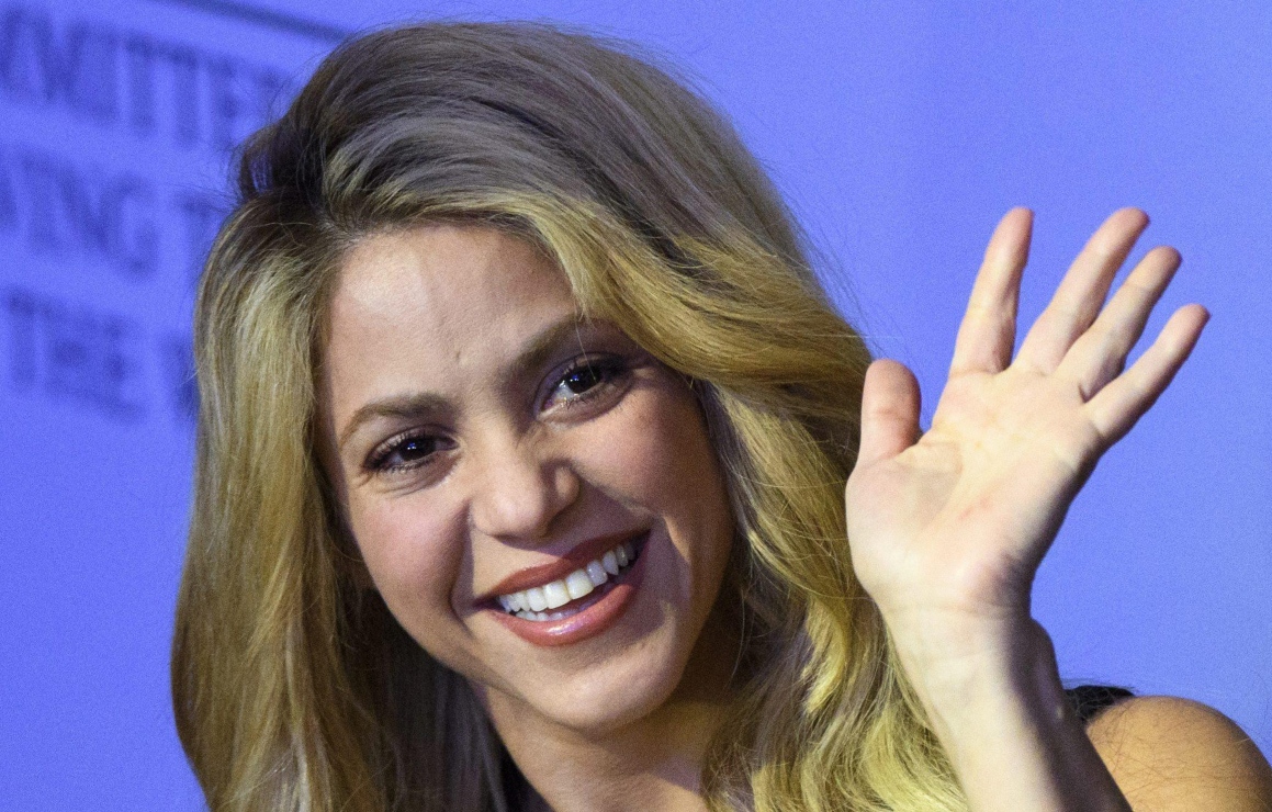 El look más arriesgado de Shakira con un wet dress utilizado por Mia Khalifa y Bella Hadid