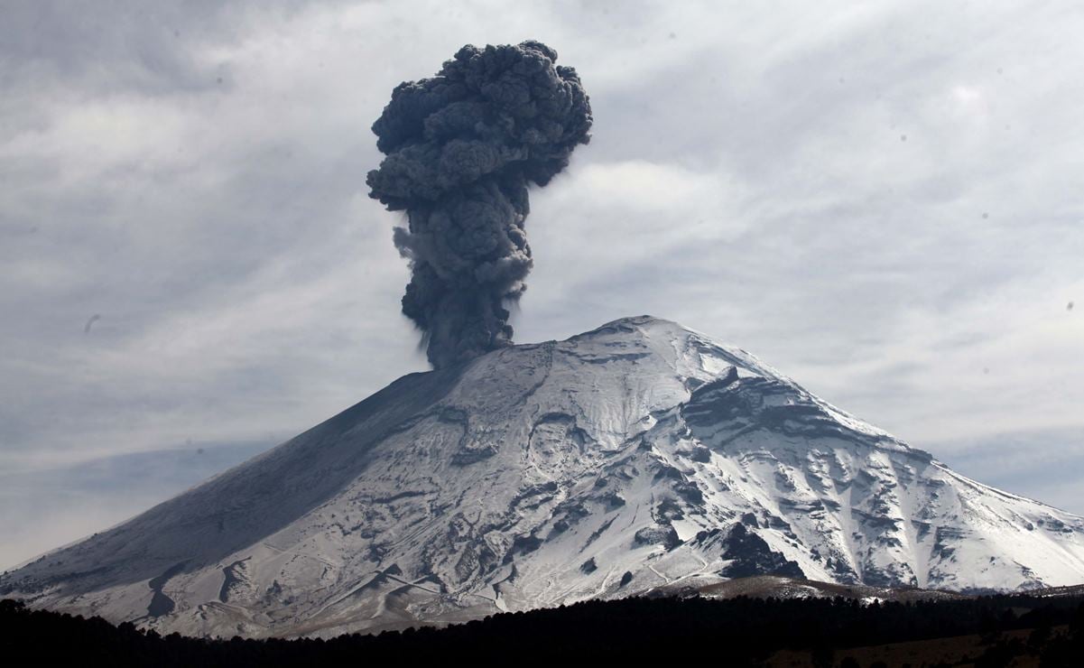 Tras sismo, volcán de Colima y el Popocatépetl registran actividad 