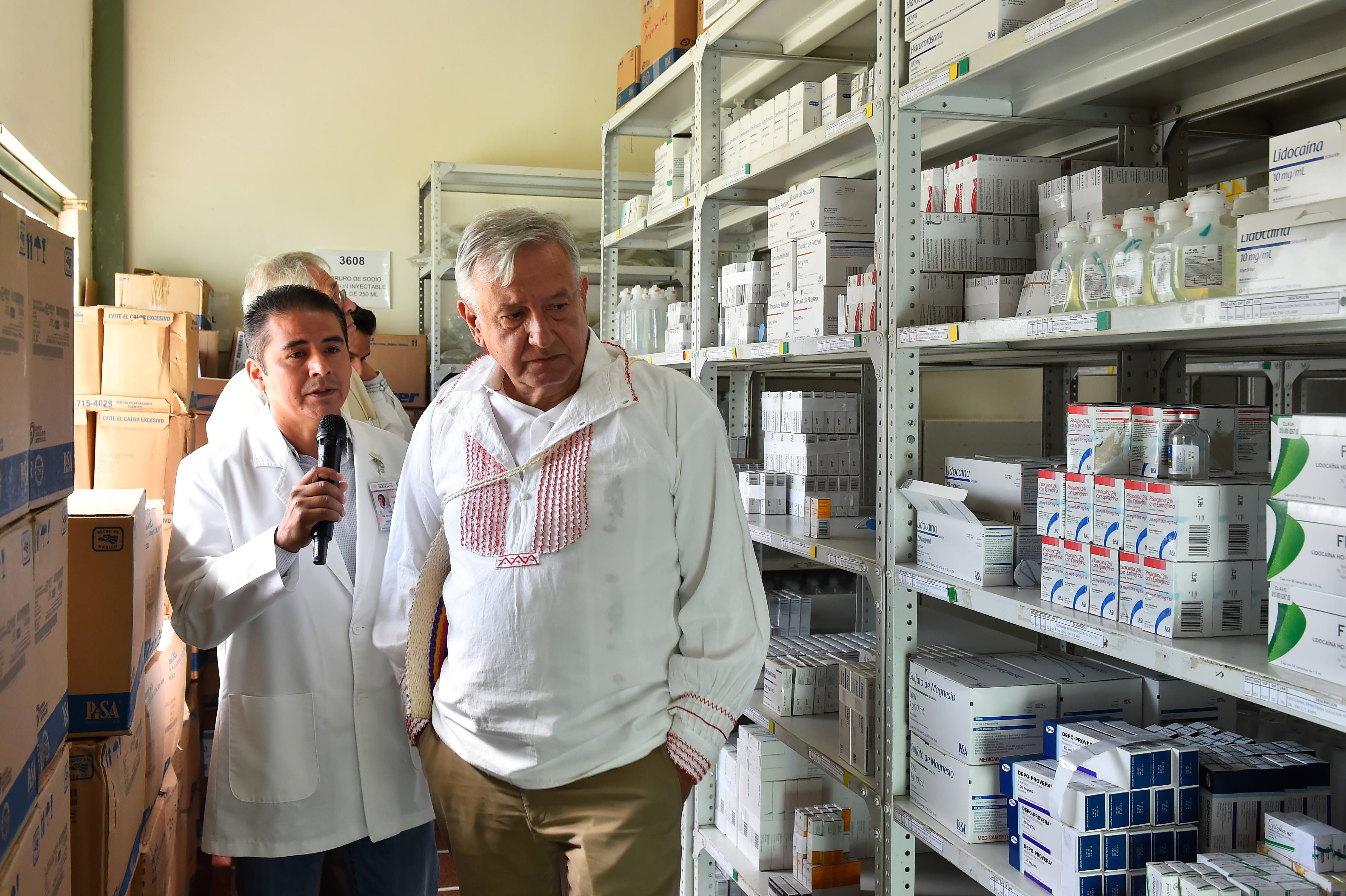 Empresas vetadas por AMLO podrán participar en licitación para medicamentos