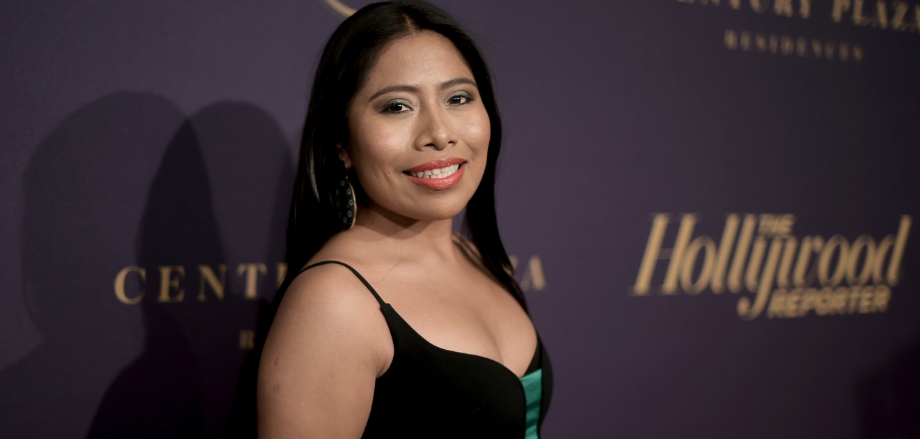 Yalitza enaltece el diseño mexicano en la alfombra roja 