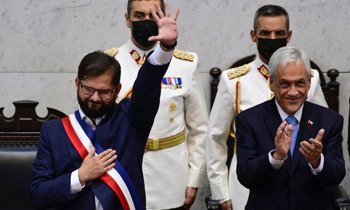 "Piñera abrió camino a una derecha moderna y democrática", dice Boric en su funeral de Estado