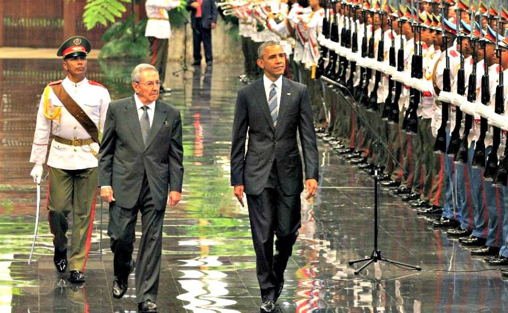 Obama y Castro se reúnen en el Palacio de la Revolución