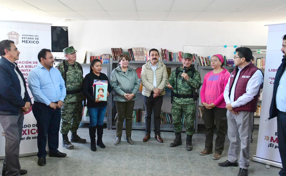Rehabilitan biblioteca comunitaria y campo de futbol en Texcaltitlán, Edomex