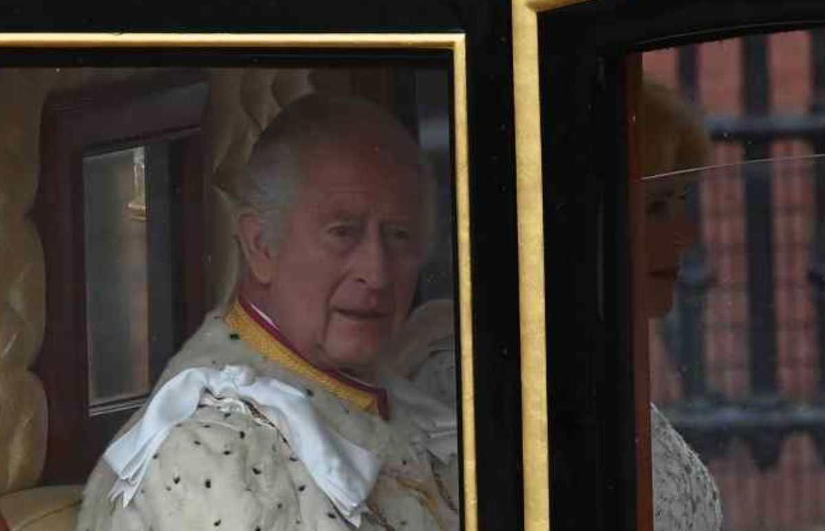 Las primeras fotos del rey Carlos III y Camila rumbo a su coronación