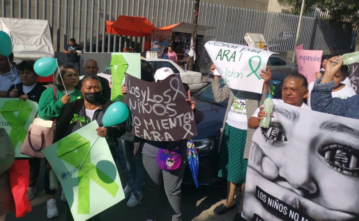 Con "listón verde", protestan por suspensión de audiencia en caso de menor abusada por su padrino en Edomex