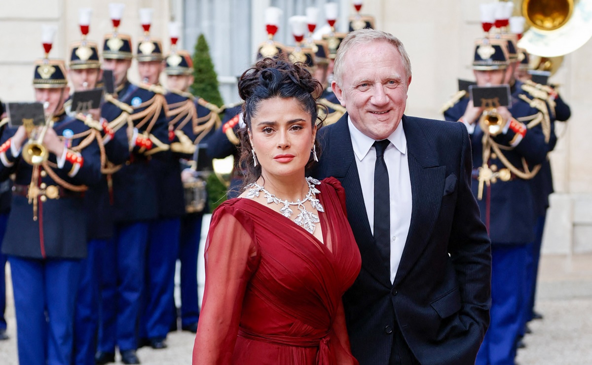 Salma Hayek se ‘roba las miradas’ en Francia con un espectacular vestido y diamantes