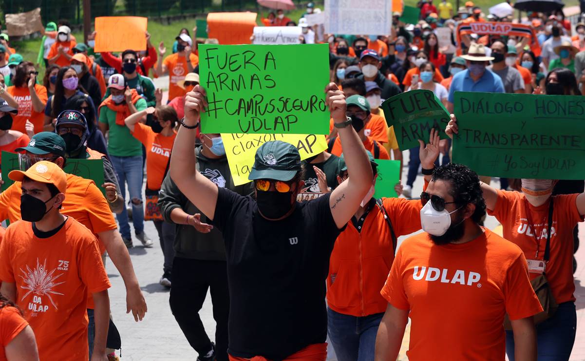 Estudiantes de la UDLAP exigen liberación del campus tras irrupción de la policía
