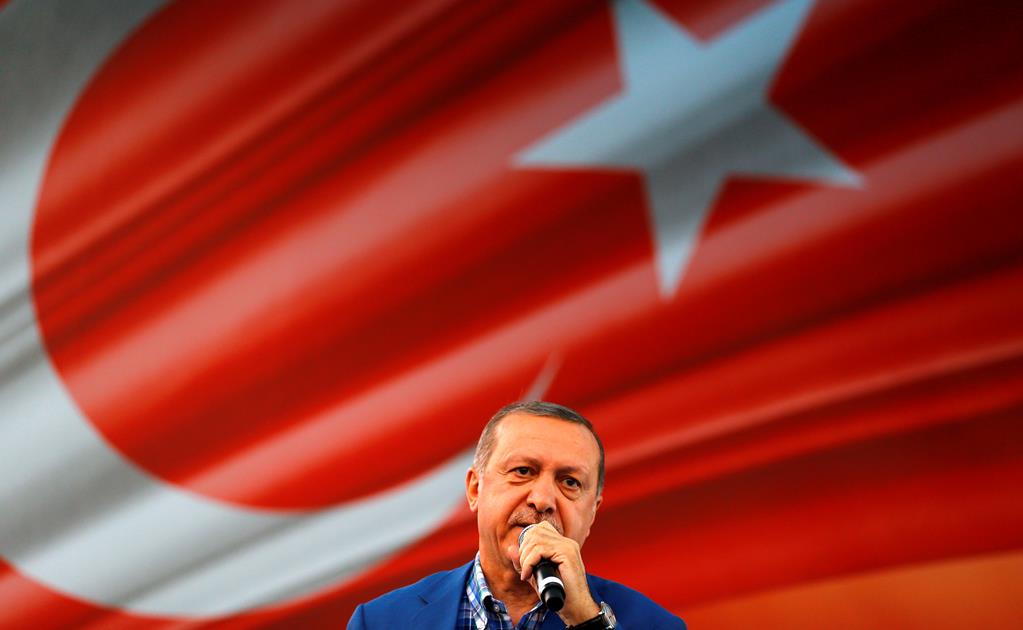 Erdogan se compromete a "destruir" a terroristas que atacaron Turquía 