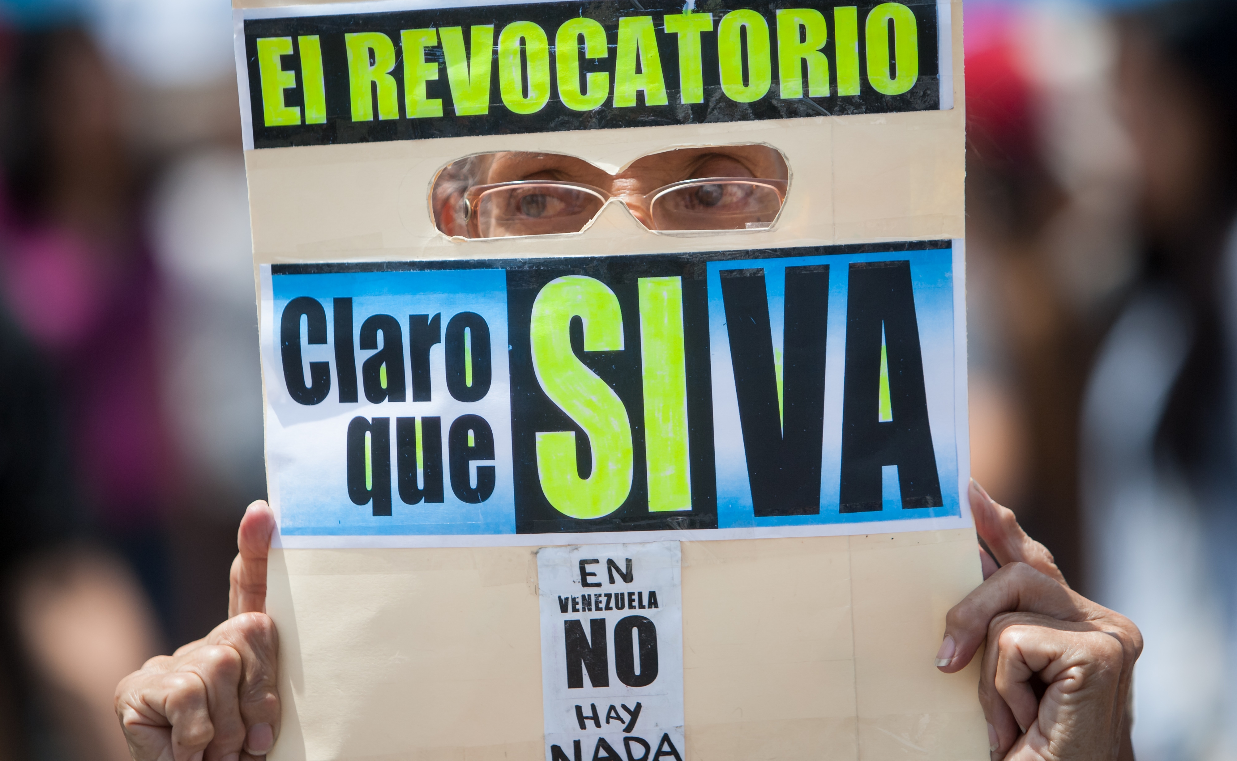 Aplazarán un mes la revisión de firmas contra Maduro