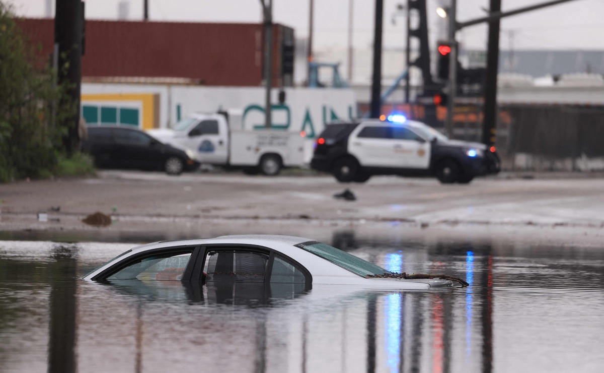 Emiten alerta de evacuación en California por tormenta y peligrosas inundaciones