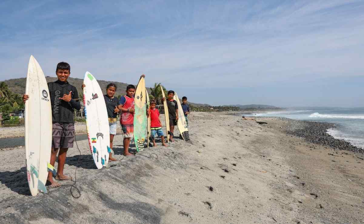 "Playas de Michoacán se encuentran limpias para disfrute de paseantes y turistas": gobernador