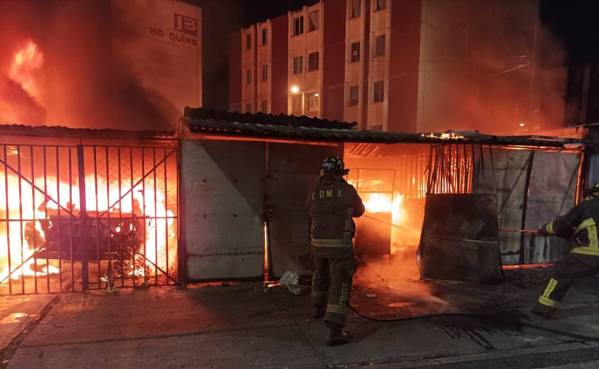Muere un hombre calcinado en incendio de local de frituras en Iztapalapa