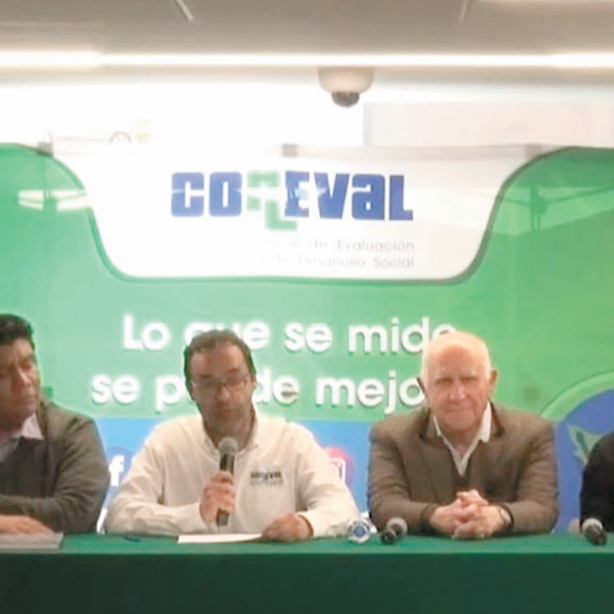 Destituyen a titular del Coneval tras criticar austeridad