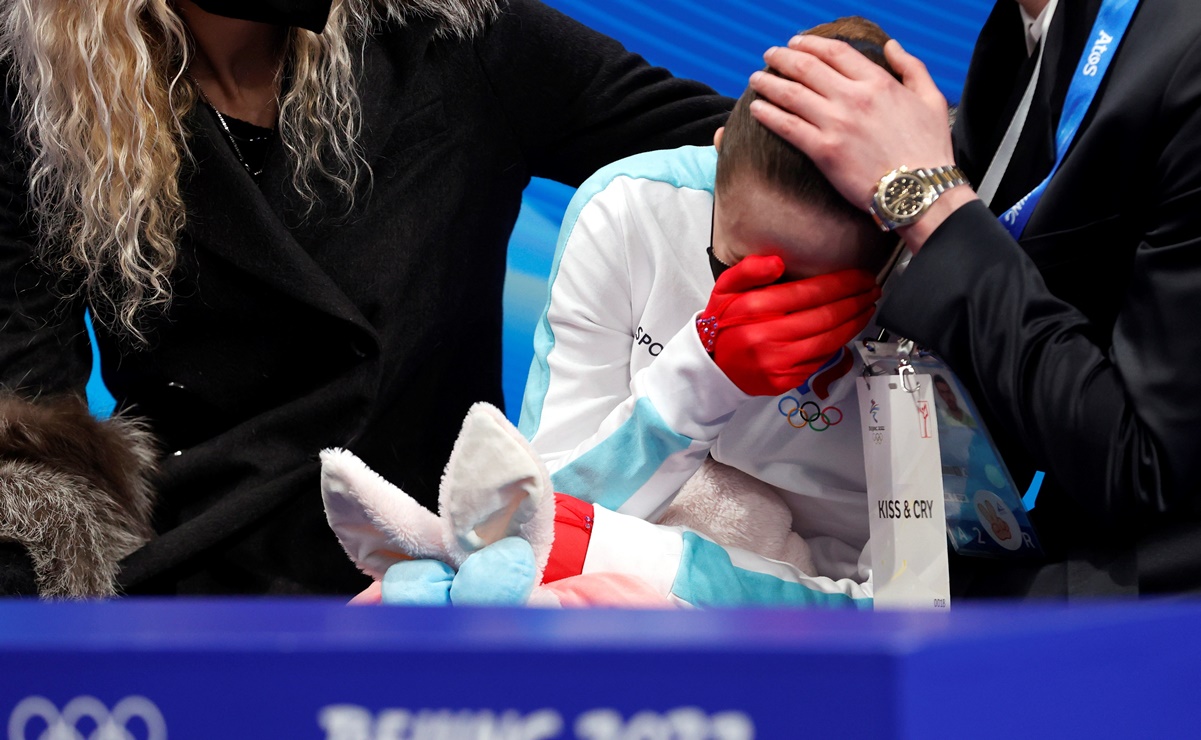 Kamila Valieva se desborda en llanto tras quedar en cuarto lugar en Beijing 2022