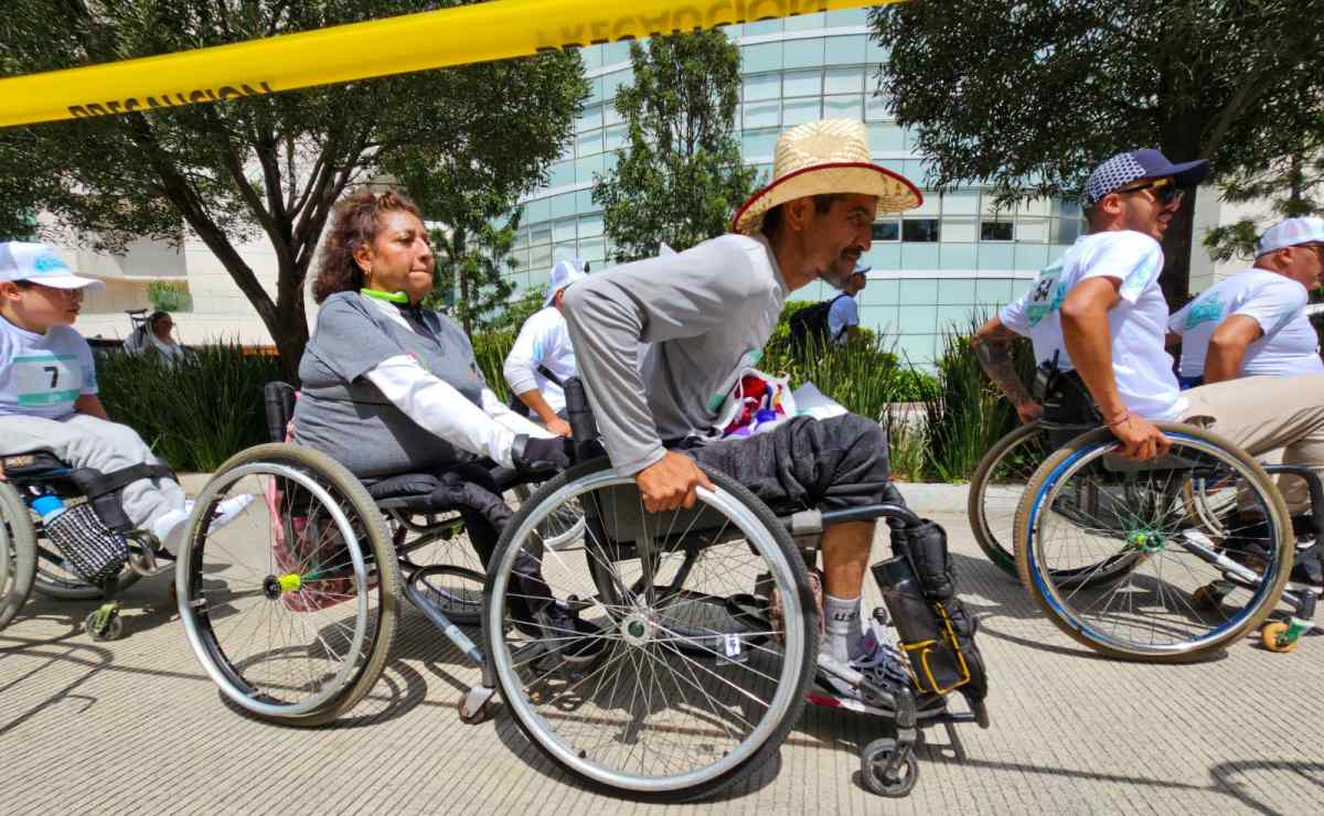 Cuajimalpa celebra su primera rodada incluyente en silla de ruedas
