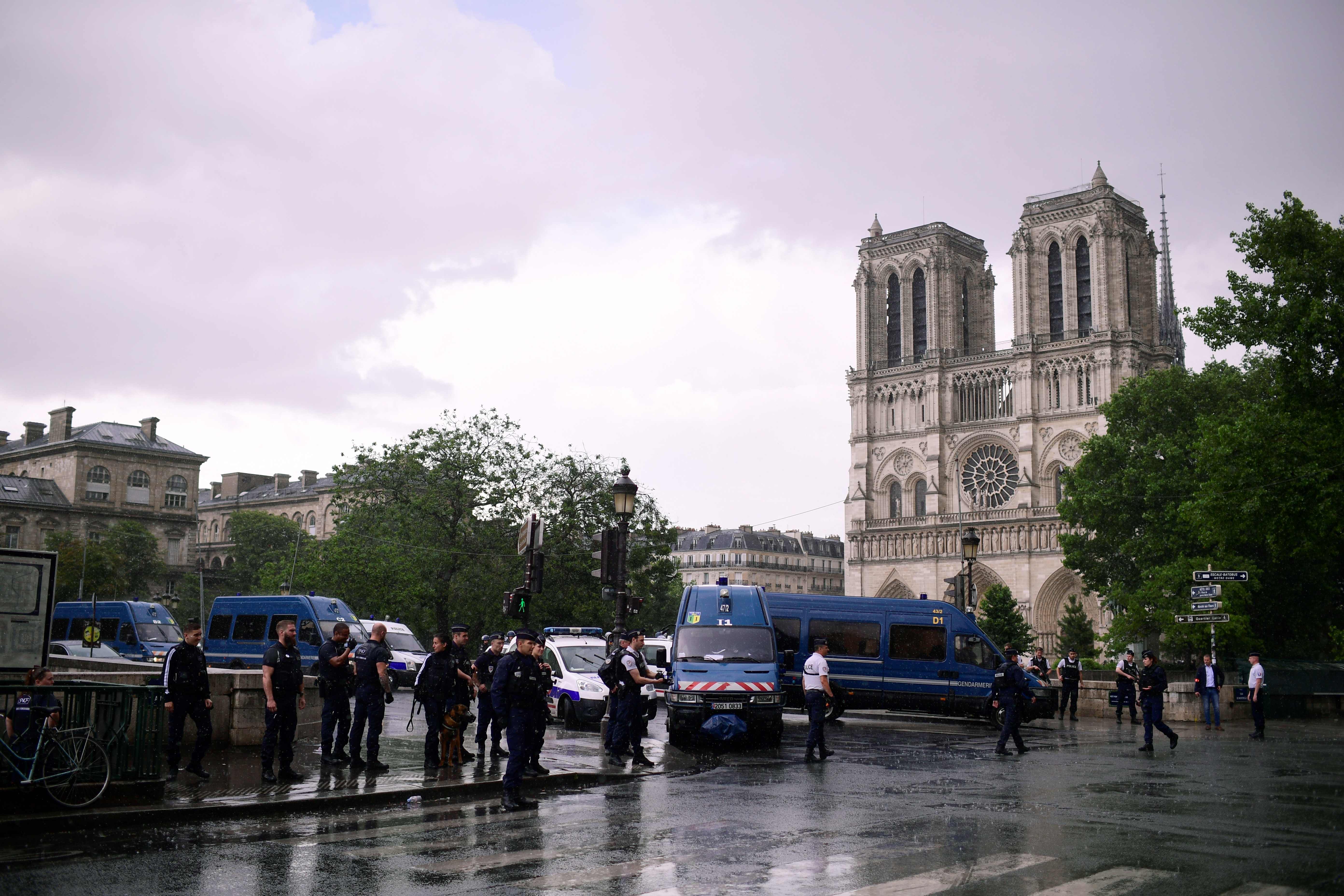 Fiscalía antiterrorista investiga incidente de Notre Dame