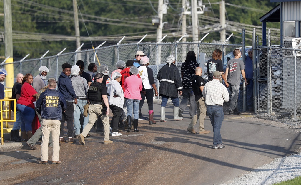 México solicita lista de migrantes detenidos durante redada en Mississippi