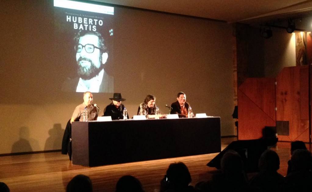Rinden homenaje a Huberto Batis en Bellas Artes