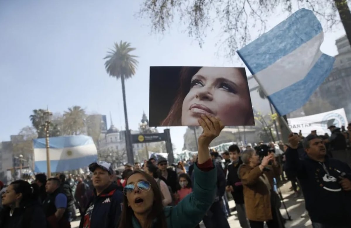 Marchan en Argentina por intento de magnicidio contra Cristina Fernández