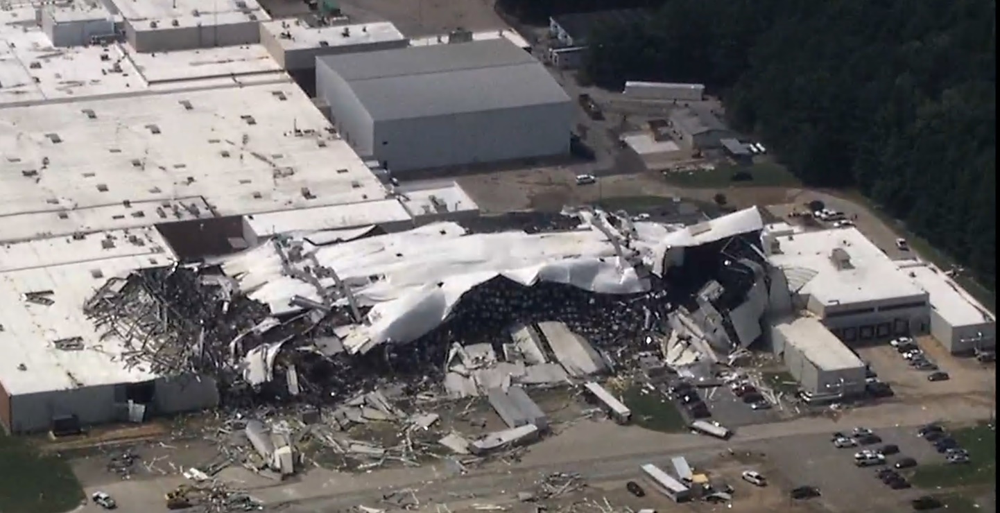 Tornado destruye planta de Pfizer en Carolina del Norte; medicamentos salen volando