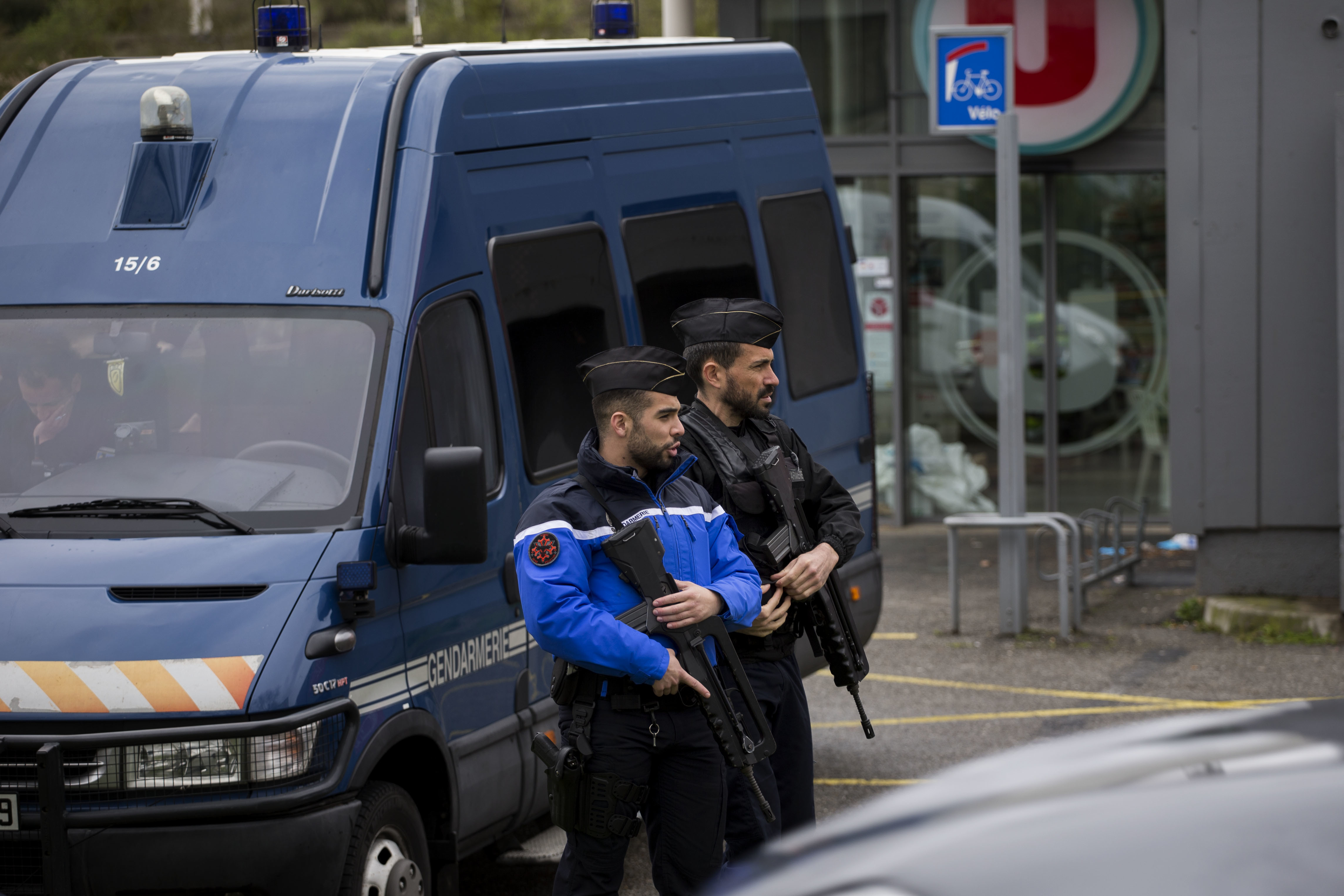 Detienen a una segunda persona por toma de rehenes en Francia