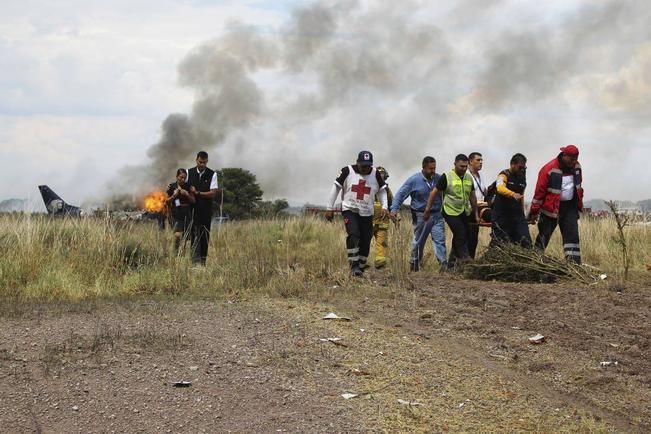  Se salvan 103 de avionazo