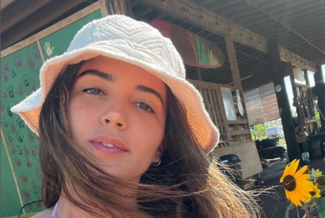 Lolo González, hija del Dr. Simi, conquista desde la playa con vestido de red