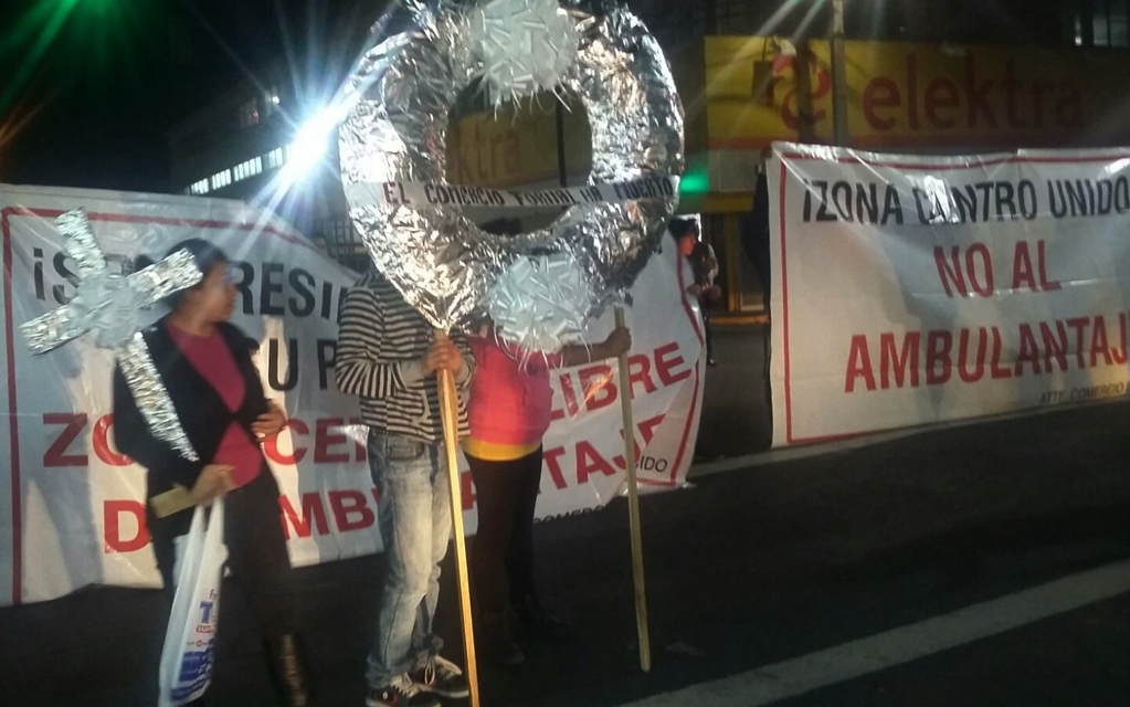 Locatarios exigen retiro de ambulantes en Tlalnepantla