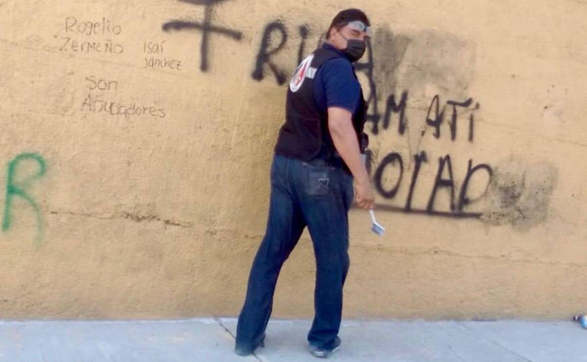 “Es más sencillo quitar pintura, que limpiar sangre”: Borran pintas de feministas en Torres de Satélite
