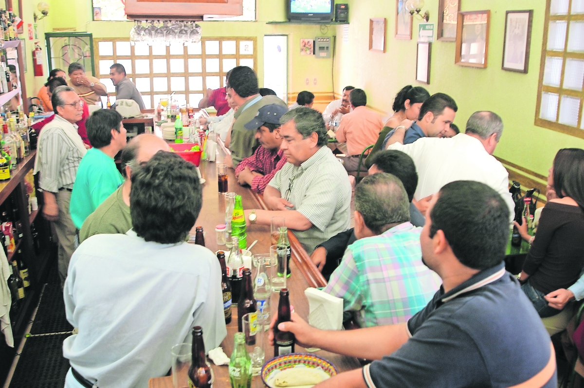 Restauranteros piden se les permita vender alcohol el 2 de junio