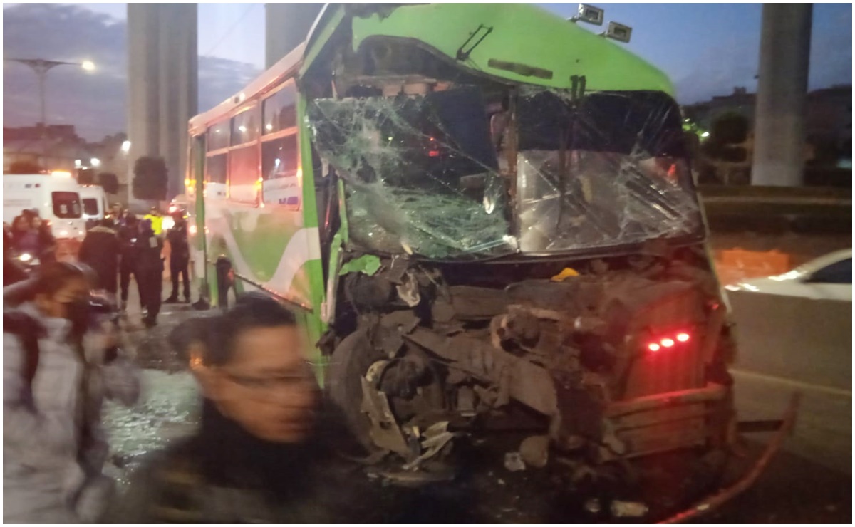 Choque entre camión de pasajeros y una pipa de agua deja 10 lesionados en la México-Puebla