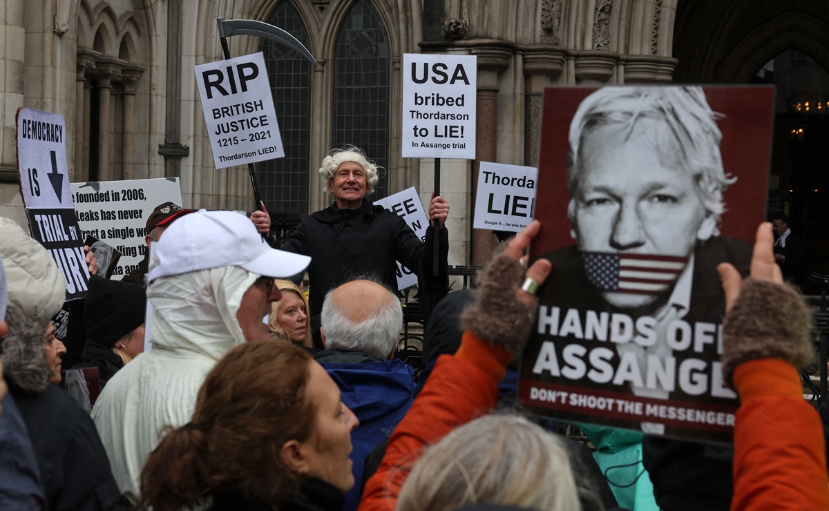 Líderes y ONG celebran la liberación de Julian Assange