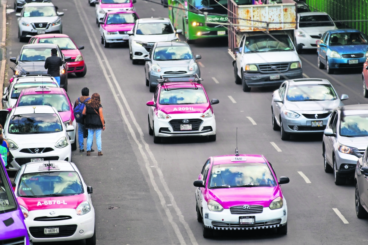 Taxis de la CDMX deberán cumplir con trámite de la Revista Vehicular 2024, anuncia Semovi