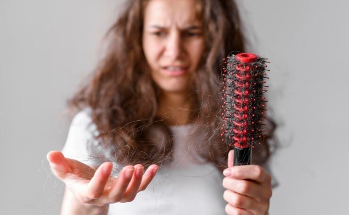 El aceite natural que revierte la caída del cabello y evita el frizz