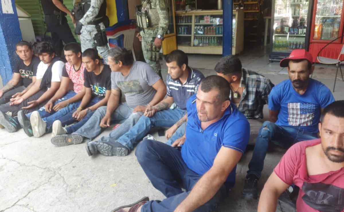 Detienen a 27 integrantes del CJNG que se hacían pasar por autodefensas en La Ruana, Michoacán