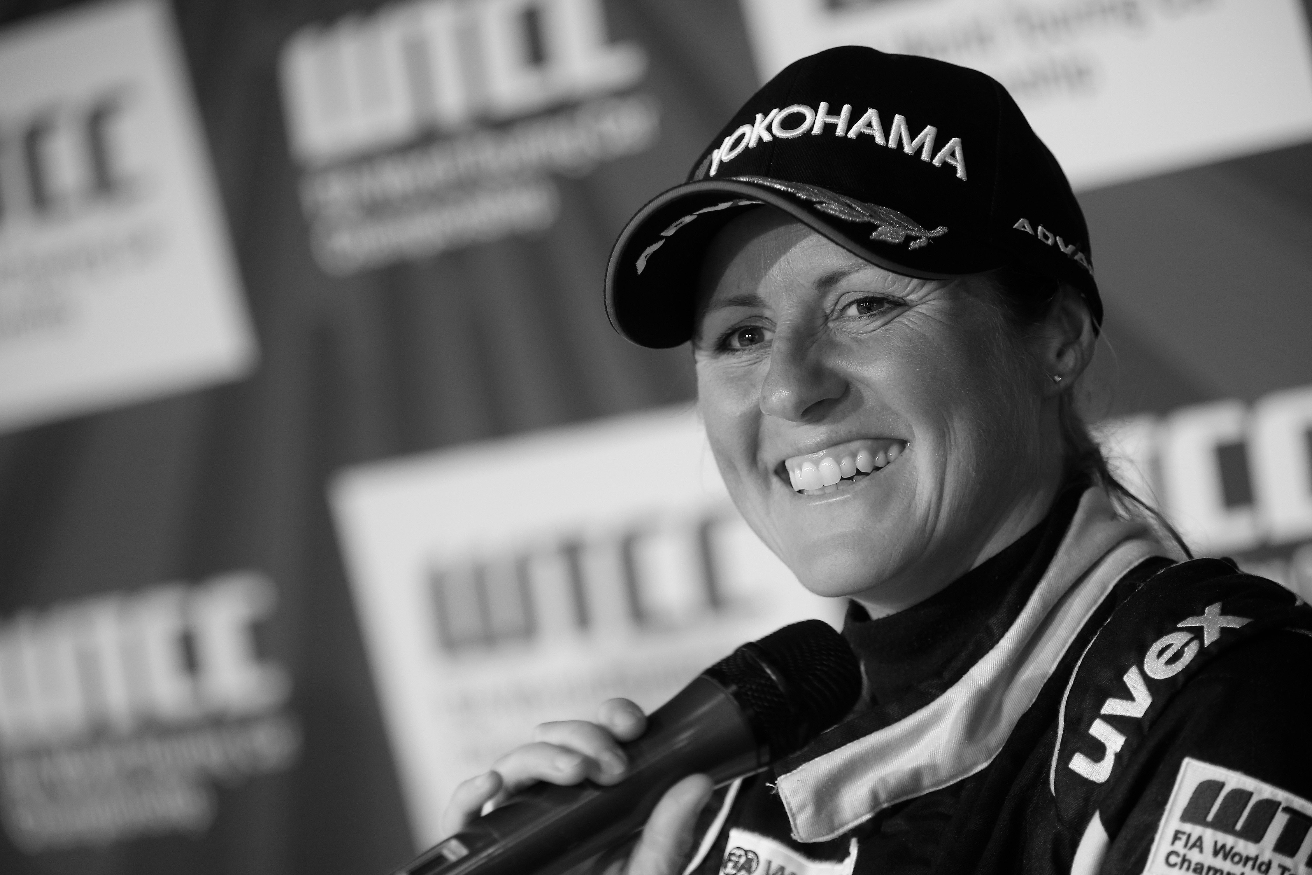 Muere Sabine Schmitz, única mujer en ganar las 24 horas de Nürburgring
