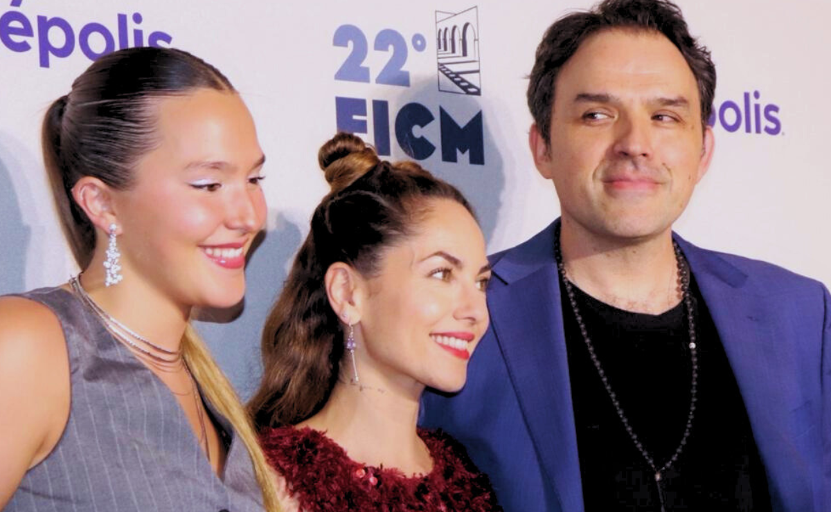 Bárbara Mori disfruta de Morelia con Fernando Rovzar y su hija Tatiana