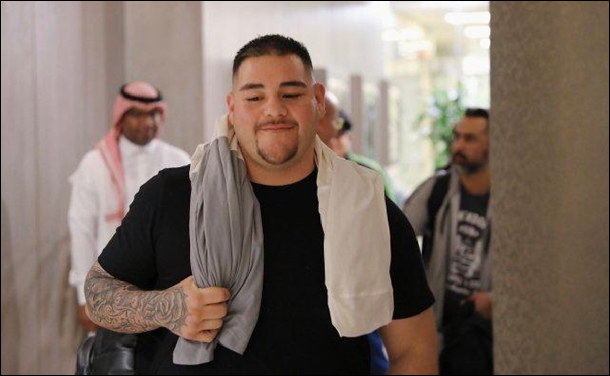 Aterriza Andy Ruiz en Arabia Saudita para su histórica pelea