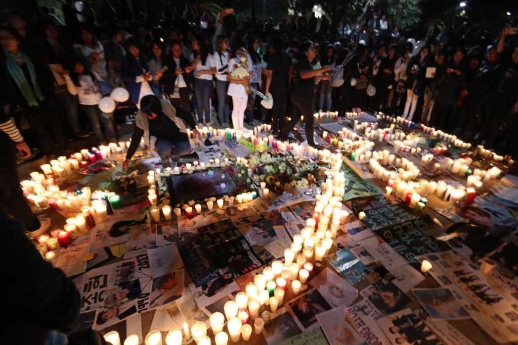 Fans en México hacen vigilia tras muerte de ídolo K-Pop