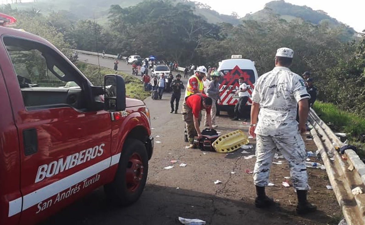 Suman 84 migrantes heridos tras volcadura en Veracruz