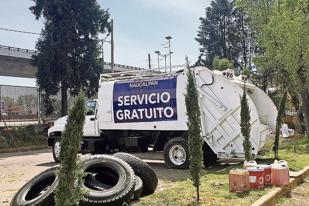 Camiones de plan emergente se descomponen