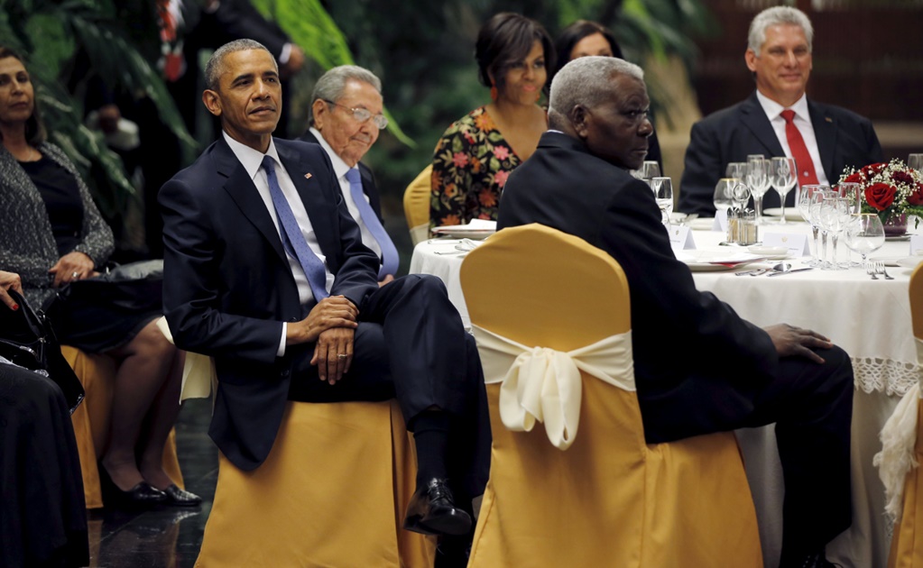 Castro ofrece tamales a Obama en cena de Estado