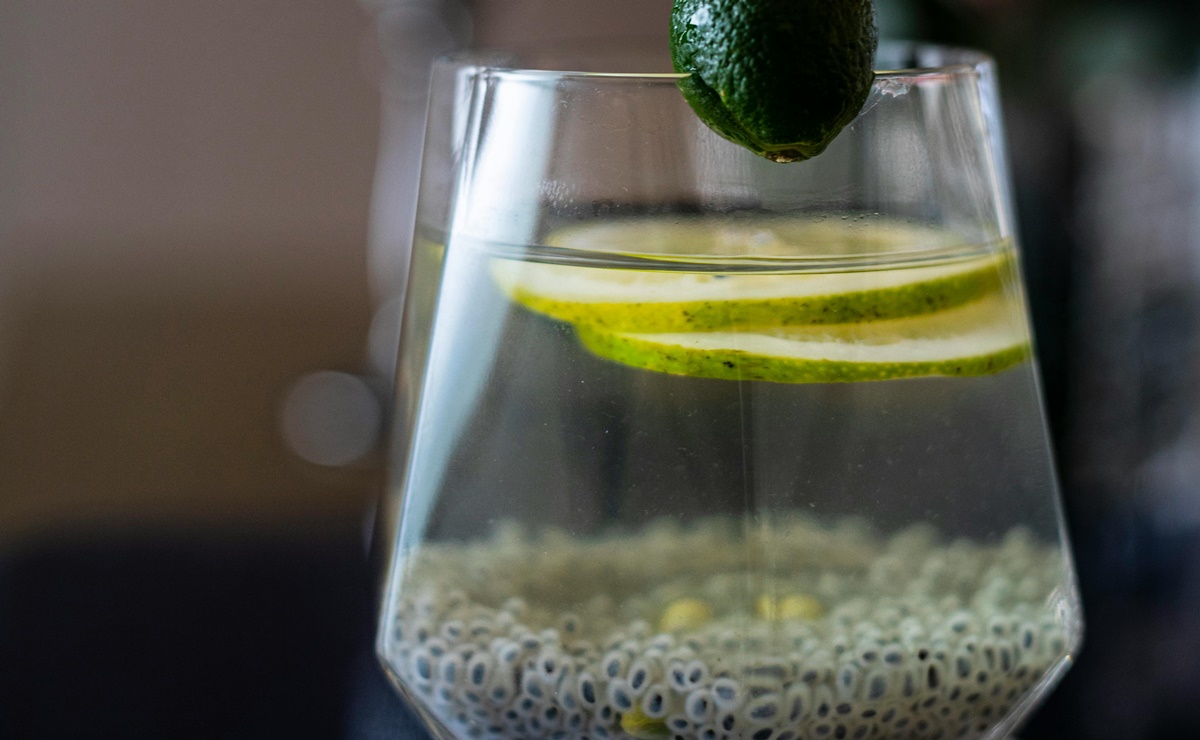 ¿A qué hora es mejor tomar agua de limón con chía?