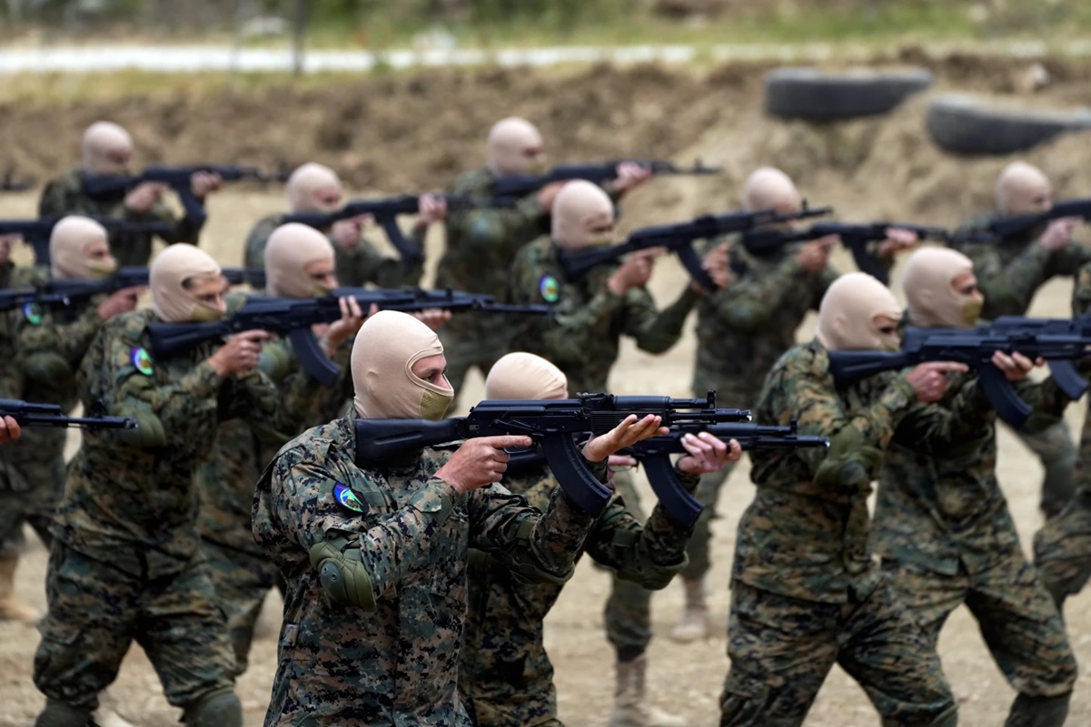 De los hutíes a Hezbolá, una mirada a los grupos aliados de Irán que se unen a las armas en Medio Oriente